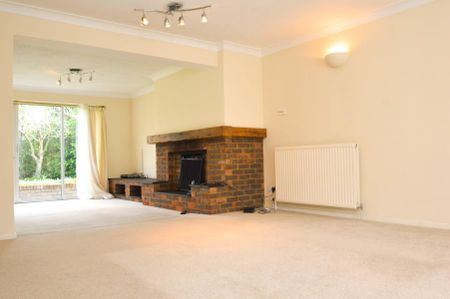 6 bedroom detached house to rent - Photo 2