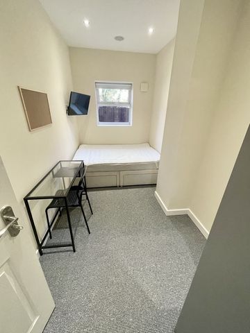 4 Bed Flat, Pomona Street, L3 - Photo 2