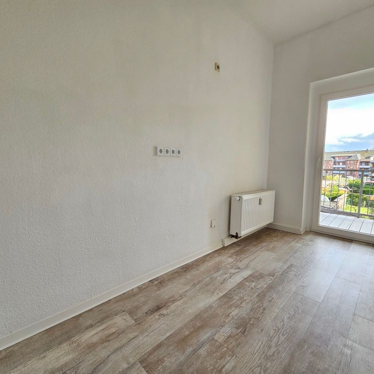 Schöne helle 3-Zimmer Wohnung mit Balkon - Foto 1