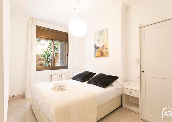 3-Bedroom Apartment with Private Terrace in Eixample