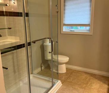 For Lease - 117 Compton Crescent, Bradford West Gwillimbury, Ontario - Photo 2