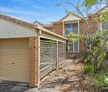 THREE BEDROOMS TOWNHOUSE WITH VINLY FLOOR DOWNSTAIRS AND AIR CONDITION - Photo 6