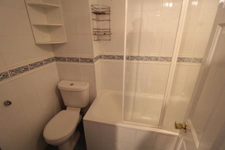 2 bedroom terraced house to rent - Photo 2