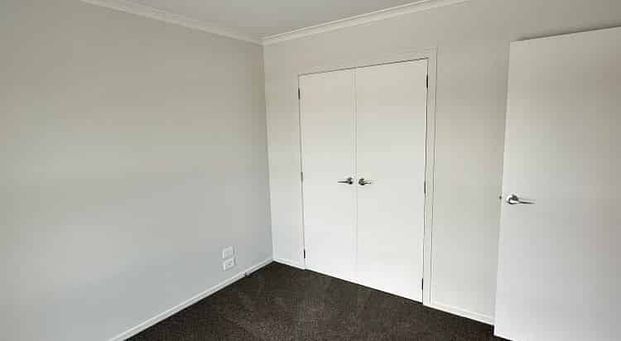 Charming 3BR Home in Owhata! - Photo 1