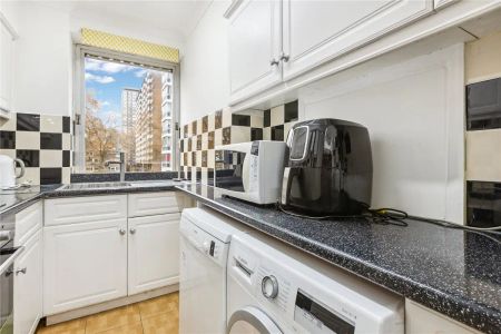 1 bedroom flat in Hyde Park - Photo 4