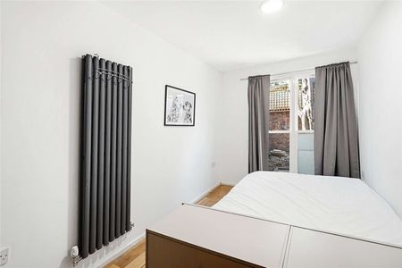 Furnished 1 bed flat with a private garden. - Photo 4