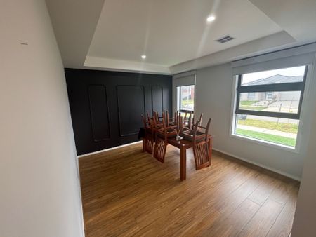 Lush Family Home In Sought After Location - Photo 5