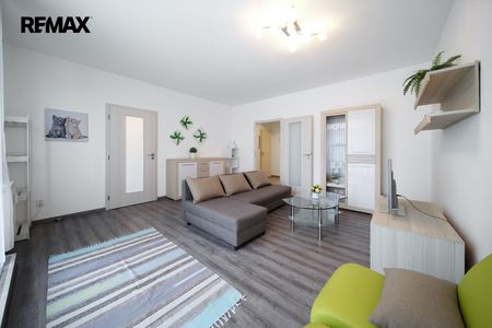 Pronájem bytu 2+1 65 m² - Fotografie 3