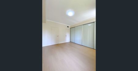 Renovated Luxury 2-Bedroom 2-Parking Apartment for Rent - Prime Mascot Location - Photo 4