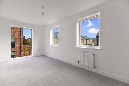 4 bedroom end of terrace house to rent - Photo 2