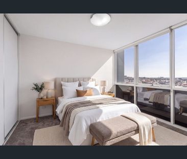 Top-Floor Living with Sweeping Flemington Racecourse Views - Photo 3