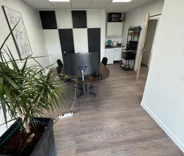 Location Appartement 3 pièces 64m² DECINES CHARPIEU 69150 - Photo 4