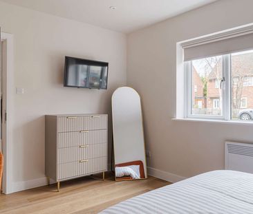 Impeccably built six-bedroom house share, designed for modern Cambr... - Photo 6