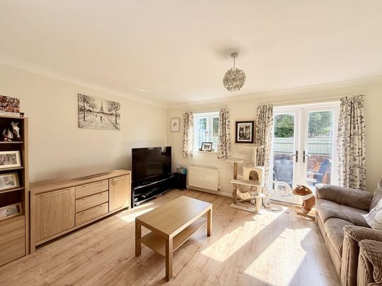 3 bedroom end of terrace house to rent - Photo 1