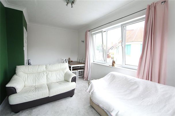 Old Woking Road, West Byfleet, Surrey, KT14 6LG - Photo 1