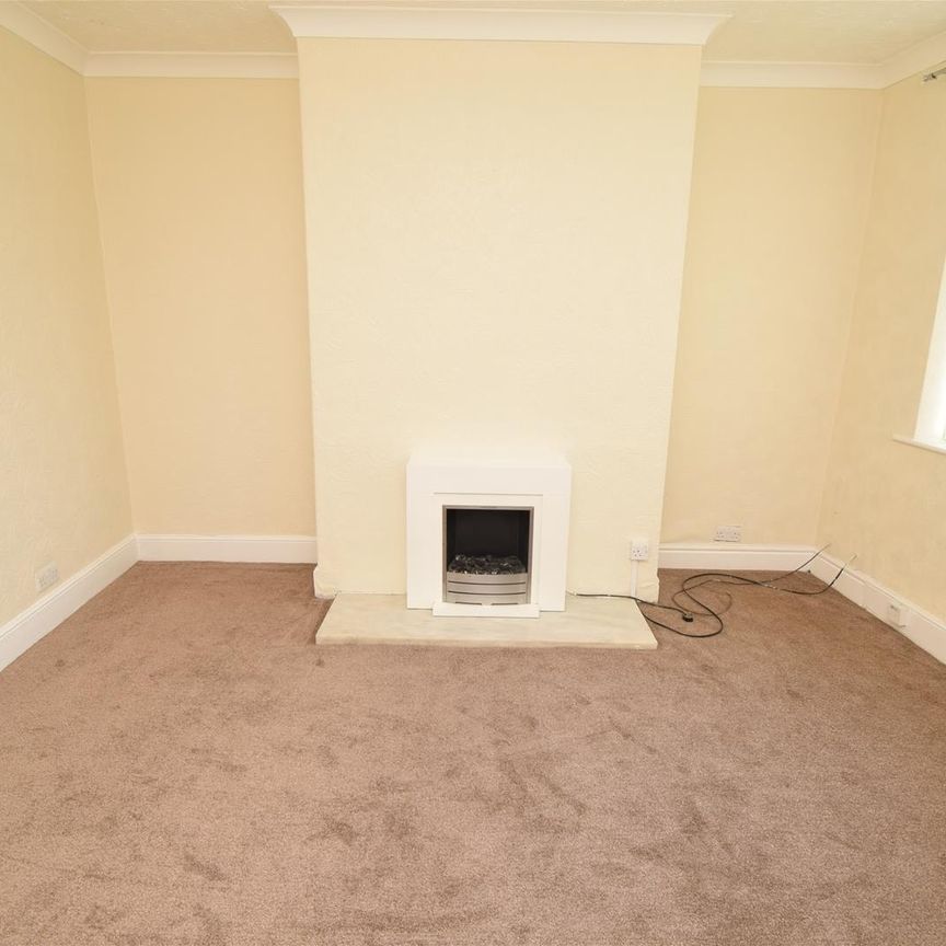 Cross Queen Street, Normanton - Photo 1