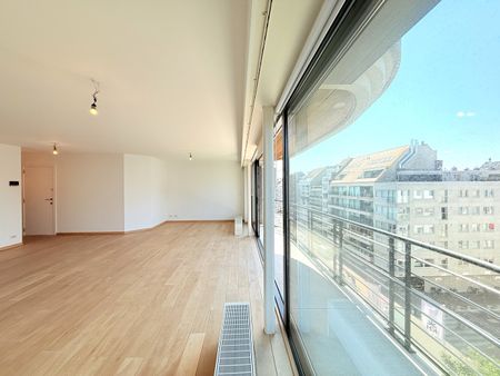 Ruim 3-slaapkamer appartement aan de zonnekant van de Lippenslaan! - Photo 2