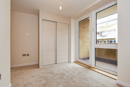 Almansa Way, Lymington, SO41 flat to rent - Photo 2