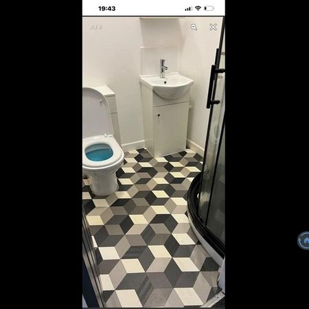 2 bedroom penthouse to rent - Photo 3