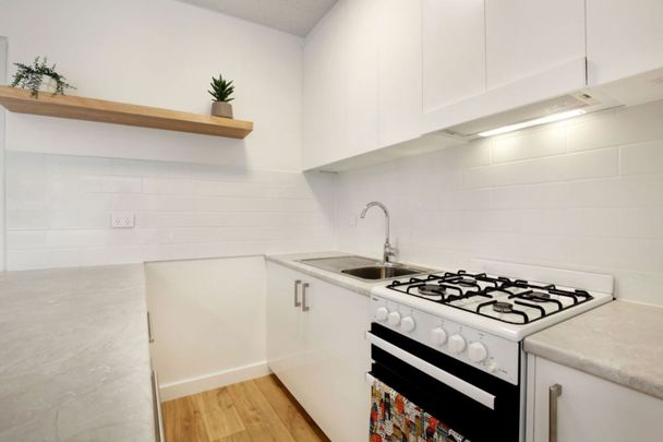 Beautifully Renovated Studio Apartment - Photo 1