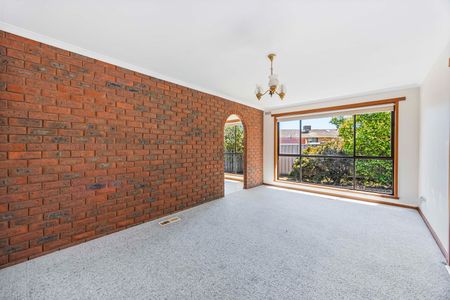 Large family home situated in popular Ballarat North - Photo 3