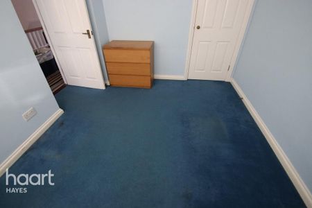 3 bedroom semi-detached house to rent - Photo 5