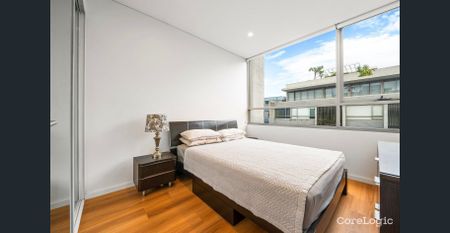 Fully Furnished Stunning and Luxury Two Bedrooms Apartment in Rosebery! - Photo 2