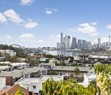 Furnished Home With Beautiful Harbour And City Views - Photo 6
