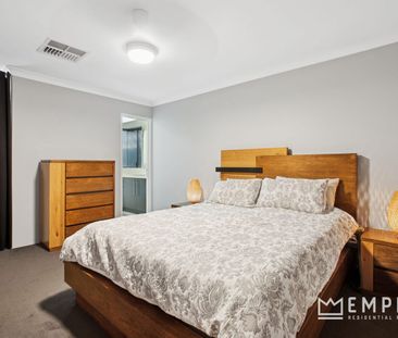 Spacious Family Entertainer! - Photo 4