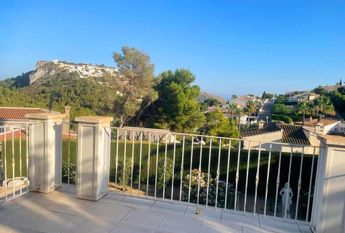 FOR RENT: SPACIOUS AND ELEGANT VILLA IN MORAIRA with 4 bedrooms for LONG TERM