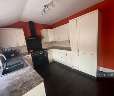 1 bedroom in a house share to rent - Photo 3