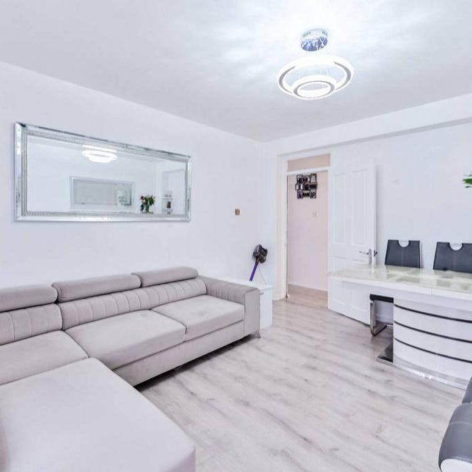 3 bedroom flat to rent - Photo 1