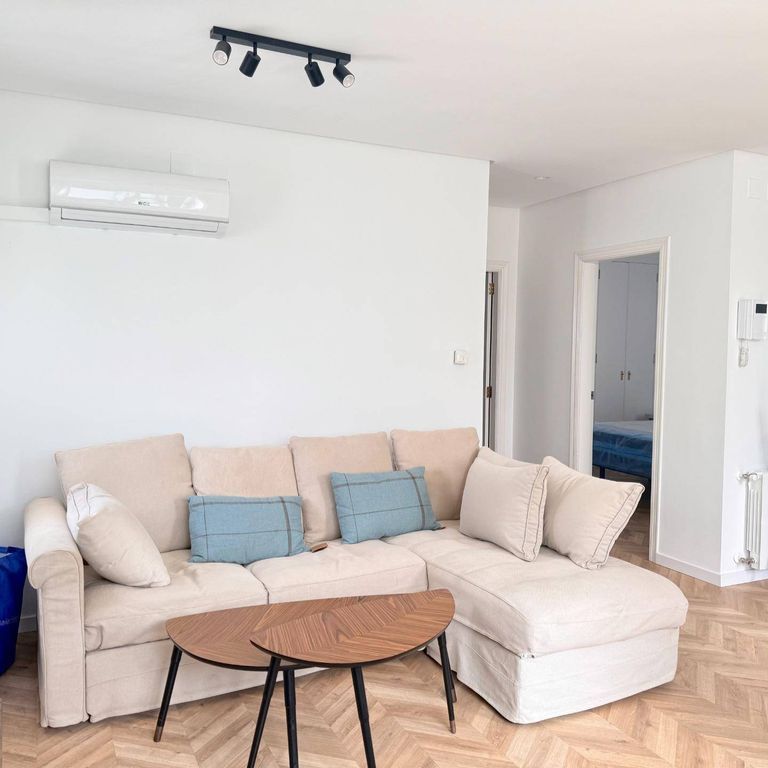 2 bedroom luxury penthouse for rent in Valencia, Spain - Photo 1