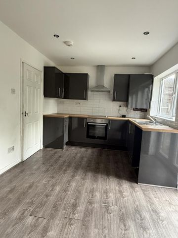 3 bedroom terraced house to rent - Photo 4