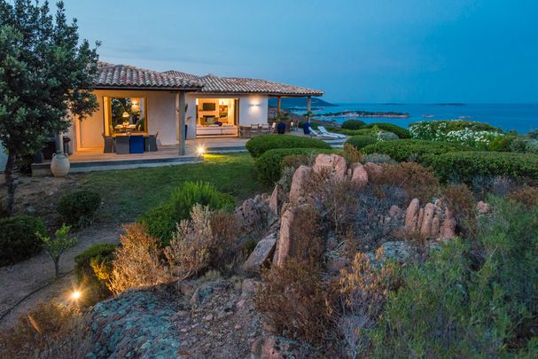 SUPERBE VILLA AVEC PISCINE A DEBORDEMENT POUR VOS VACANCES - Foto 1