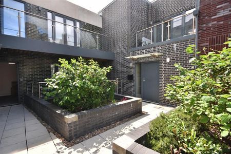 2 bedroom maisonette to rent - Photo 3