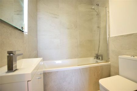 2 bedroom Flat in Kings Road, Reading - Photo 5