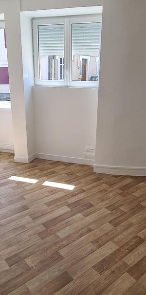 Location Appartement 1 pièce 16m² LUSIGNAN 86600 - Photo 2