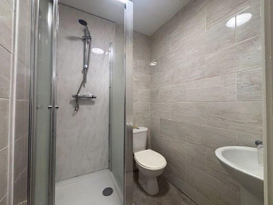 4 bedroom semi-detached house to rent - Photo 1