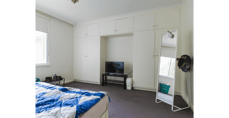 4- Bedroom fully Furnished unit in Toorak with City views. With Tram and Train station at Doorstep - Photo 5