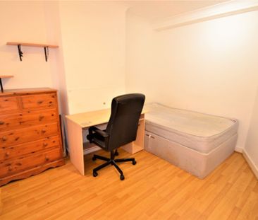 5 bedroom Semi-detached house to rent - Photo 6
