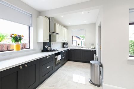 22 Locksley Gardens, - Photo 4