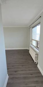 one bedroom apartment with balcony - Photo 3