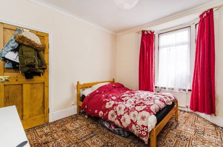 3 bedroom flat to rent - Photo 3