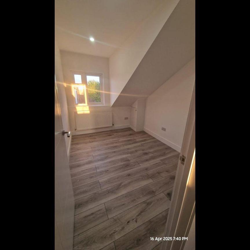 Studio Flat, Whitehorse Road, CR0 - Photo 1