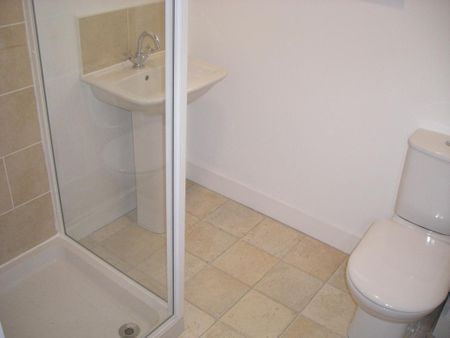 1 bedroom in a house share to rent - Photo 4