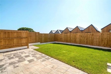 Pulling-road, Pinhoe - Photo 2