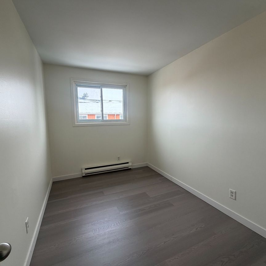 For Lease - 19 Tracey Park Drive, Belleville, Ontario - Photo 1