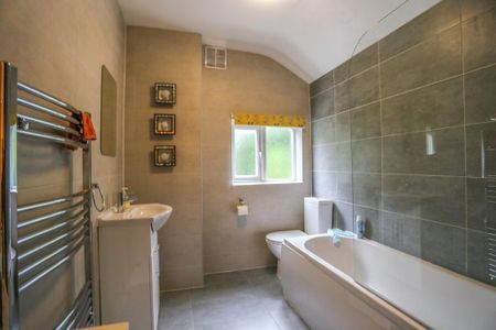 2 bedroom terraced house to rent - Photo 4