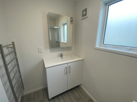 Two Bedroom Unit with Carport in Remuera - Photo 2